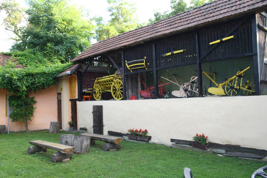 Seoski Turiziam Larva Trenkovo Exteriör bild