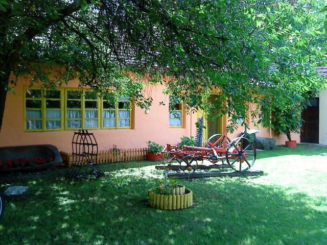 Seoski Turiziam Larva Trenkovo Exteriör bild